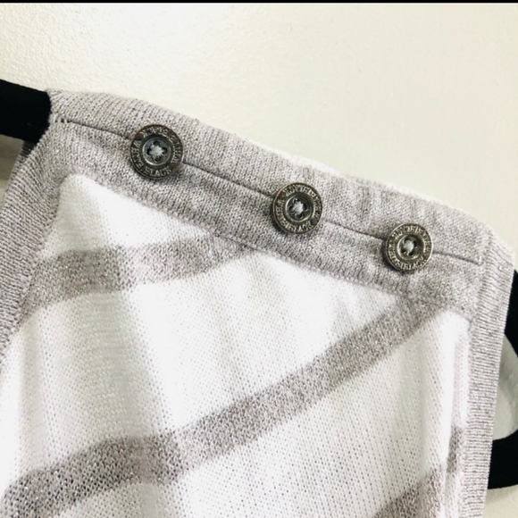 🆕WHBM | Striped Silver & White Key Hole Sweater Blouse Size Small - Picture 3 of 11